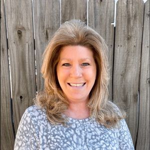 Meet your Posher, Debbie